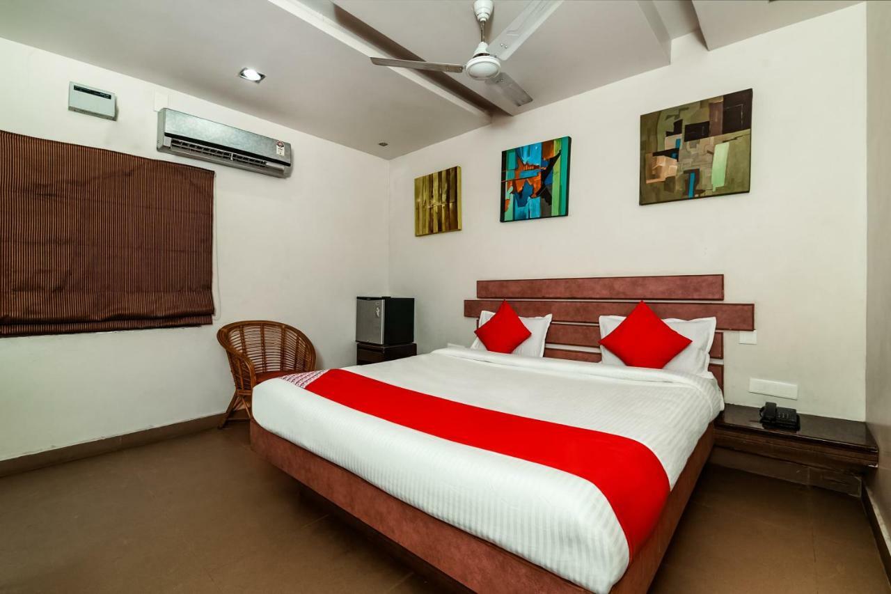 Oyo 28856 Manjeera Inn Visakhapatnam Exteriör bild