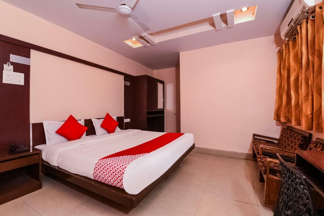 Oyo 28856 Manjeera Inn Visakhapatnam Exteriör bild