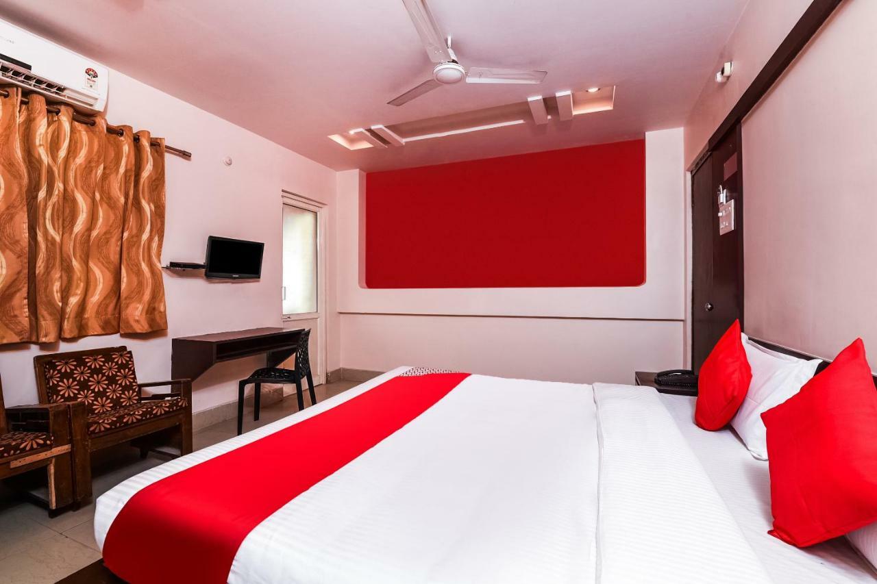 Oyo 28856 Manjeera Inn Visakhapatnam Exteriör bild