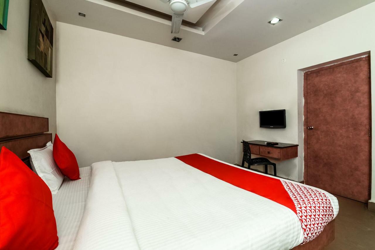 Oyo 28856 Manjeera Inn Visakhapatnam Exteriör bild