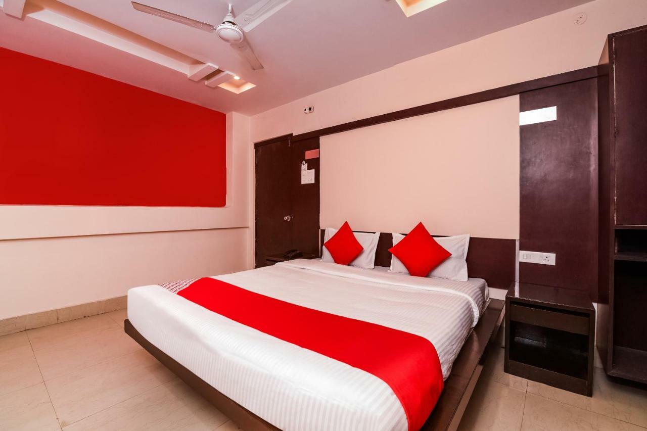 Oyo 28856 Manjeera Inn Visakhapatnam Exteriör bild