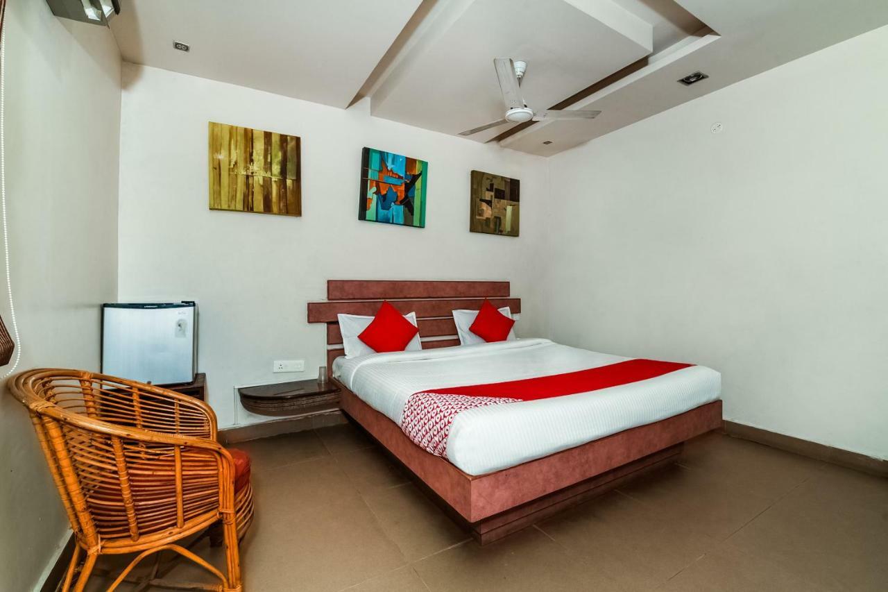 Oyo 28856 Manjeera Inn Visakhapatnam Exteriör bild