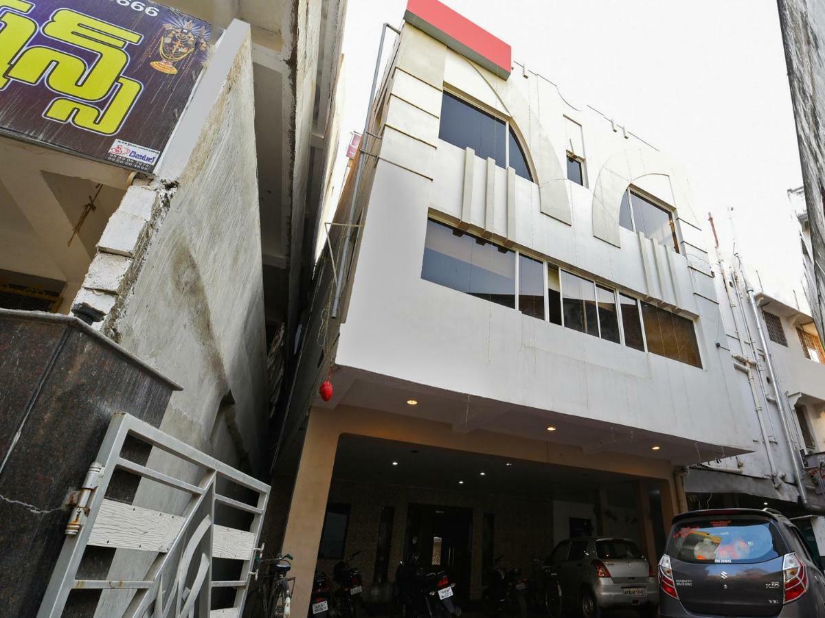 Oyo 28856 Manjeera Inn Visakhapatnam Exteriör bild